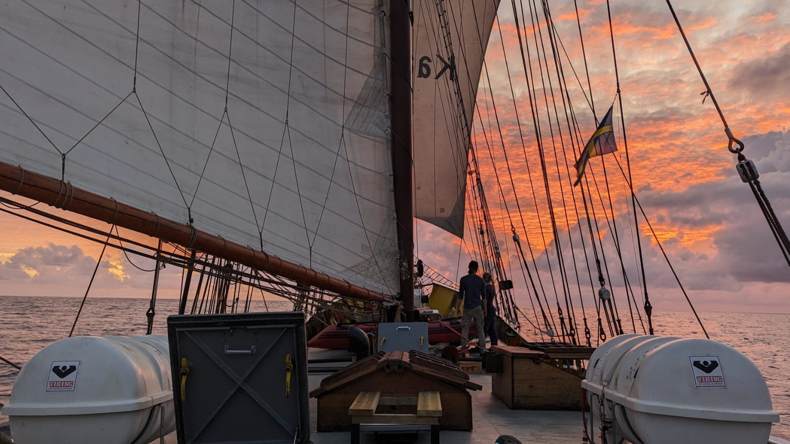 Ide Min sailship at sunset